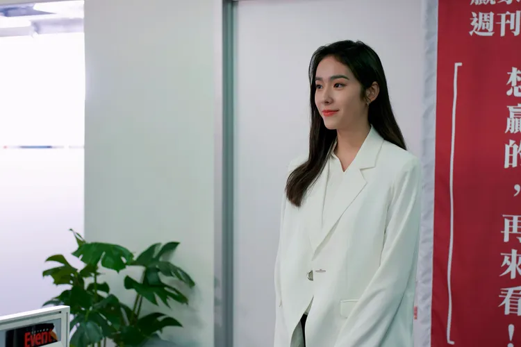 林奕嵐飾演女主角「小茜」，完結篇中浴火重生繼續當社畜。鏡文學提供