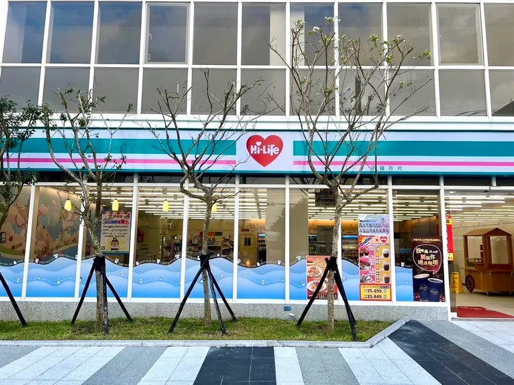 ▲百代平鎮商業大樓一樓和萊爾富合作開設平鎮百代店，象徵著企業與社區共融。