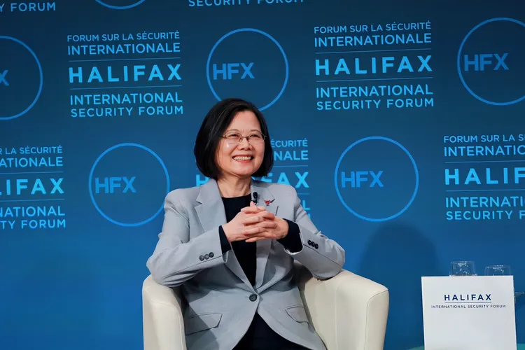 蔡英文進一步表示，烏克蘭的情況是所有民主國家的警鐘。蔡英文辦公室提供