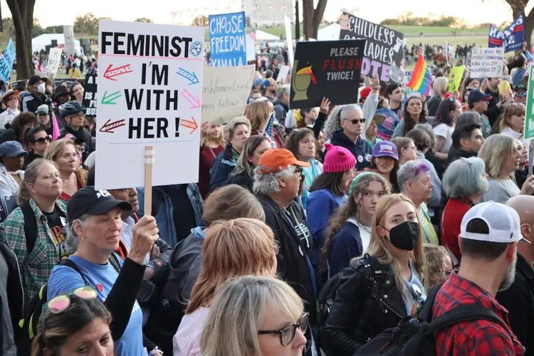 年度女性大遊行2日在華府及全美其他地點舉行，成千上萬女性參與。 中央社