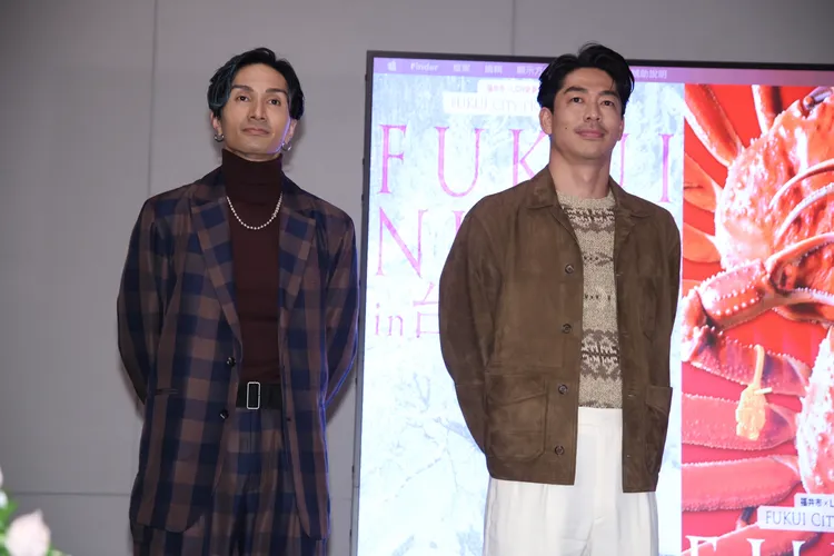 AKIRA（右）有看12強比賽。彭欣偉攝