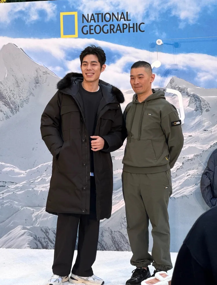 詹懷雲（左）與國家地理品牌負責人合影。劉旻君攝