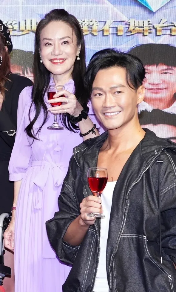 林俊逸（右）每次都被和玉女歌手湊對，坦言被親友催婚。彭欣偉攝