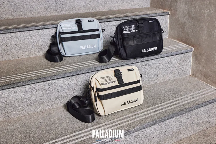 方便攜帶的斜背側背包推出永夜黑、潮流灰及沙漠色。品牌提供