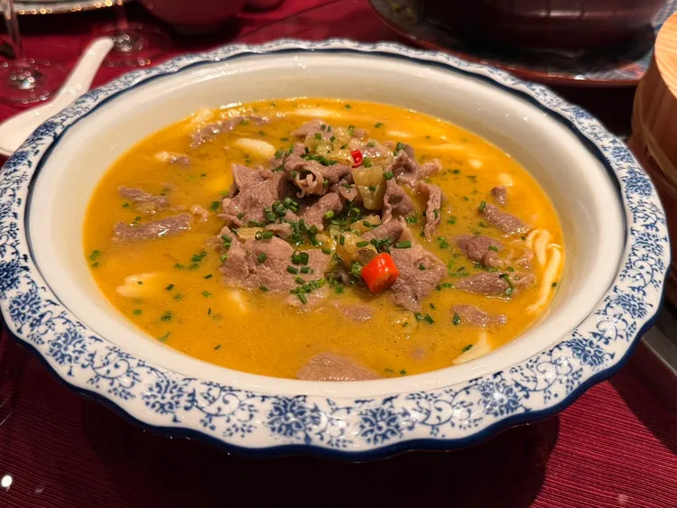 泡椒酸湯肥牛。陳揚盛攝