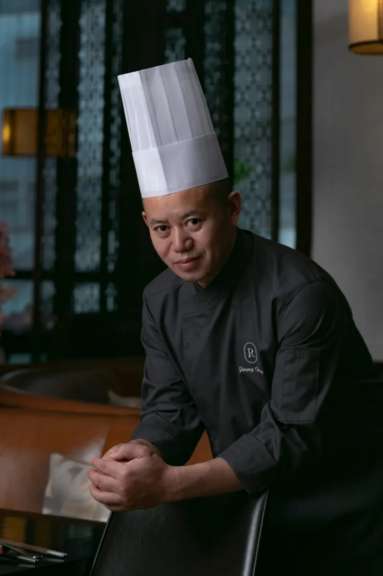 重慶麗晶軒客座活動鄧建超主廚。業者提供