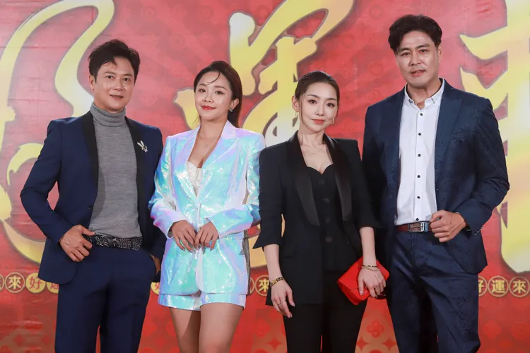 王燦（左起）、賴慧如、賴芊合、劉至翰一起出席記者會。民視提供