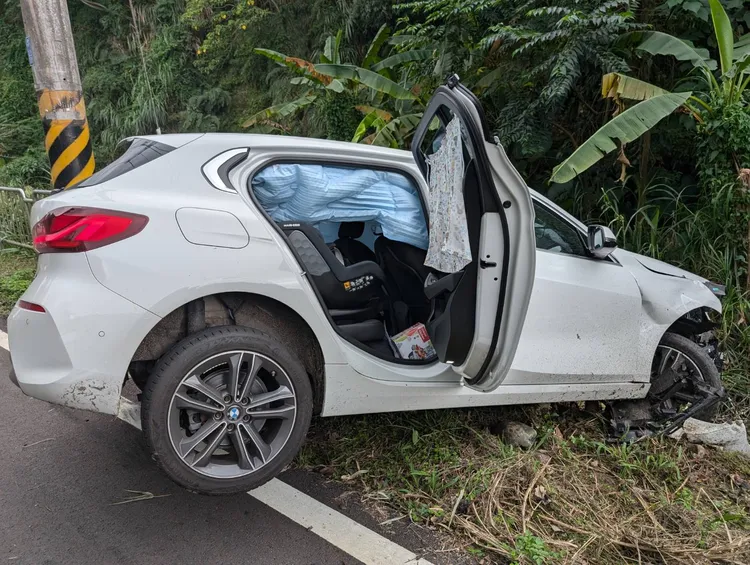 BMW安全氣囊全部爆開。蔡易軒提供