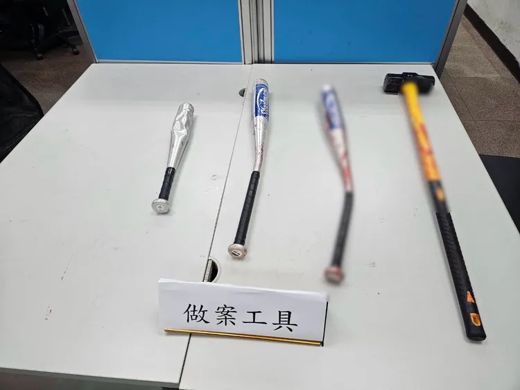 砸店凶器球棒。翻攝畫面