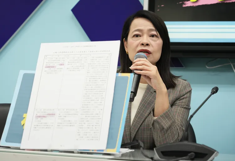 國民黨團18日舉行「反惡罷！要修法！求公平！顧正義！」記者會，立委許宇甄出席。彭欣偉攝