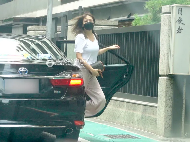 長腿名模陳思璇日前中午搭車到中山區跟友人聚餐。特勤中心攝