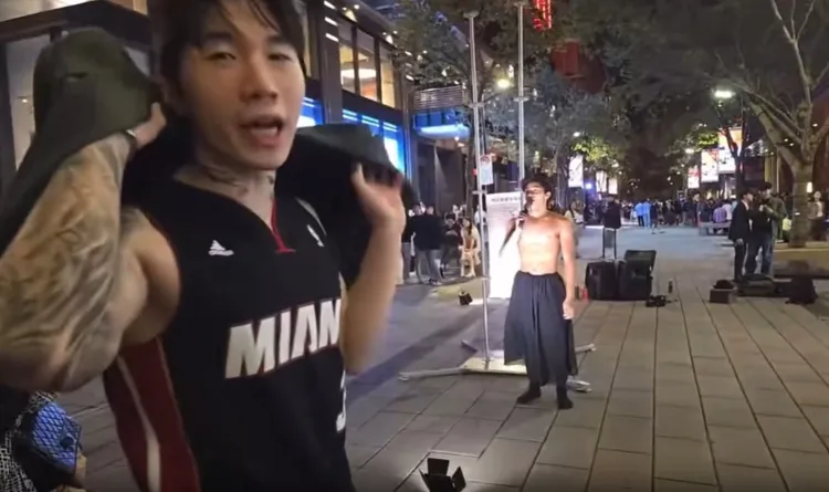 尼克星表示以為表演者是街頭舞者，想和他一起玩。翻攝尼克星影片