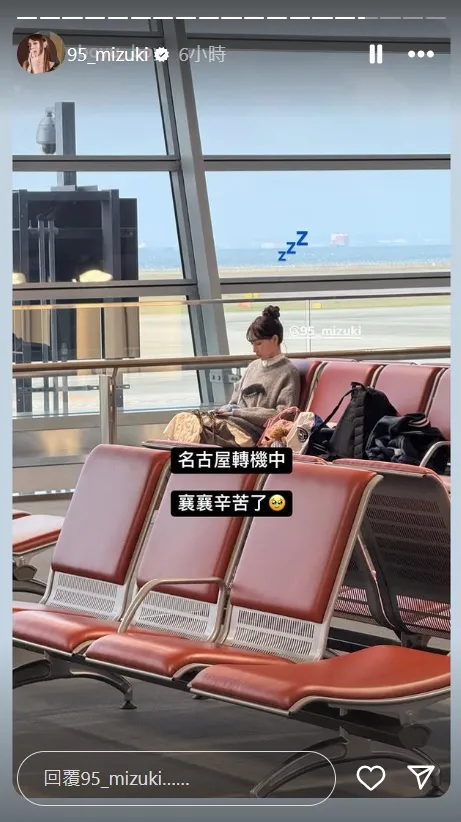 林襄搭凌晨飛機到日本，累到在等候時打瞌睡。翻攝林襄IG