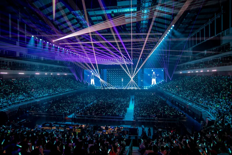 劉德華吸引萬名歌迷朝聖。超級圓頂提供