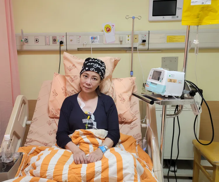 小彤坦言療程的最後一哩路越來越辛苦，「所有的副作用我幾乎都遇上了」。馬可孛羅公關提供