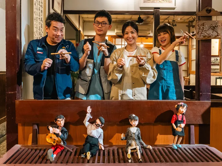 阿龐（左起）、視網膜、吳怡霈與宇珊到嘉義推廣懸絲偶。公視台語台提供