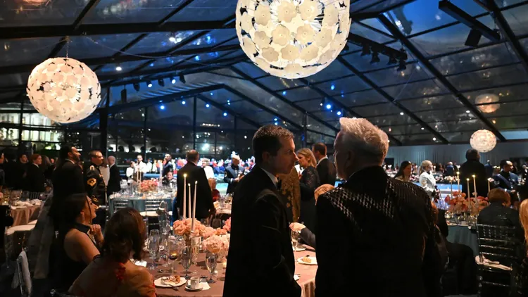 民主黨金主、支持者、政客出席白宮晚宴。翻攝自《紐約郵報》