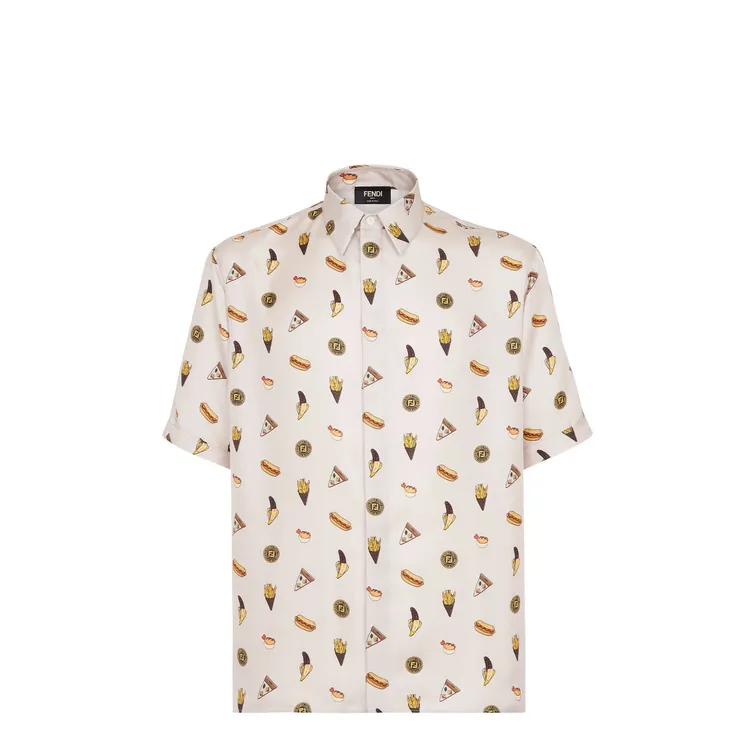 FENDI美食造型圖騰真絲襯衫，5萬3200元。品牌提供