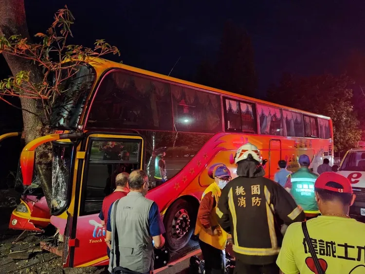 救護人員到場搶救。桃園市消防局提供