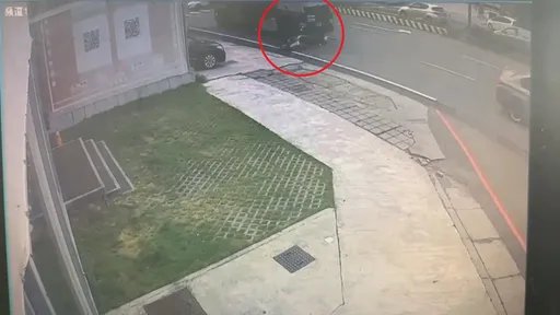 驚悚車禍！女騎士遭砂石車追撞「頭皮掉落、腦漿溢出」慘死