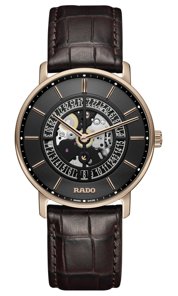 Rado DiaMaster Thinline 鑽霸系列玫瑰金色金屬陶瓷超薄自動限量腕錶，6萬8100元。品牌提供