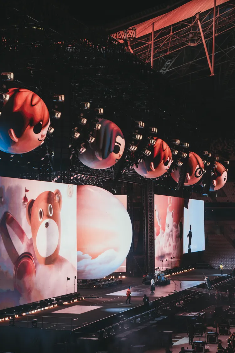 五月天《回到那一天》舞台視覺讓人驚艷。圖／相信音樂提供