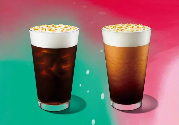 「太妃核果風味冷萃咖啡」和（左）「太妃核果風味氮氣冷萃咖啡」。星巴克提供