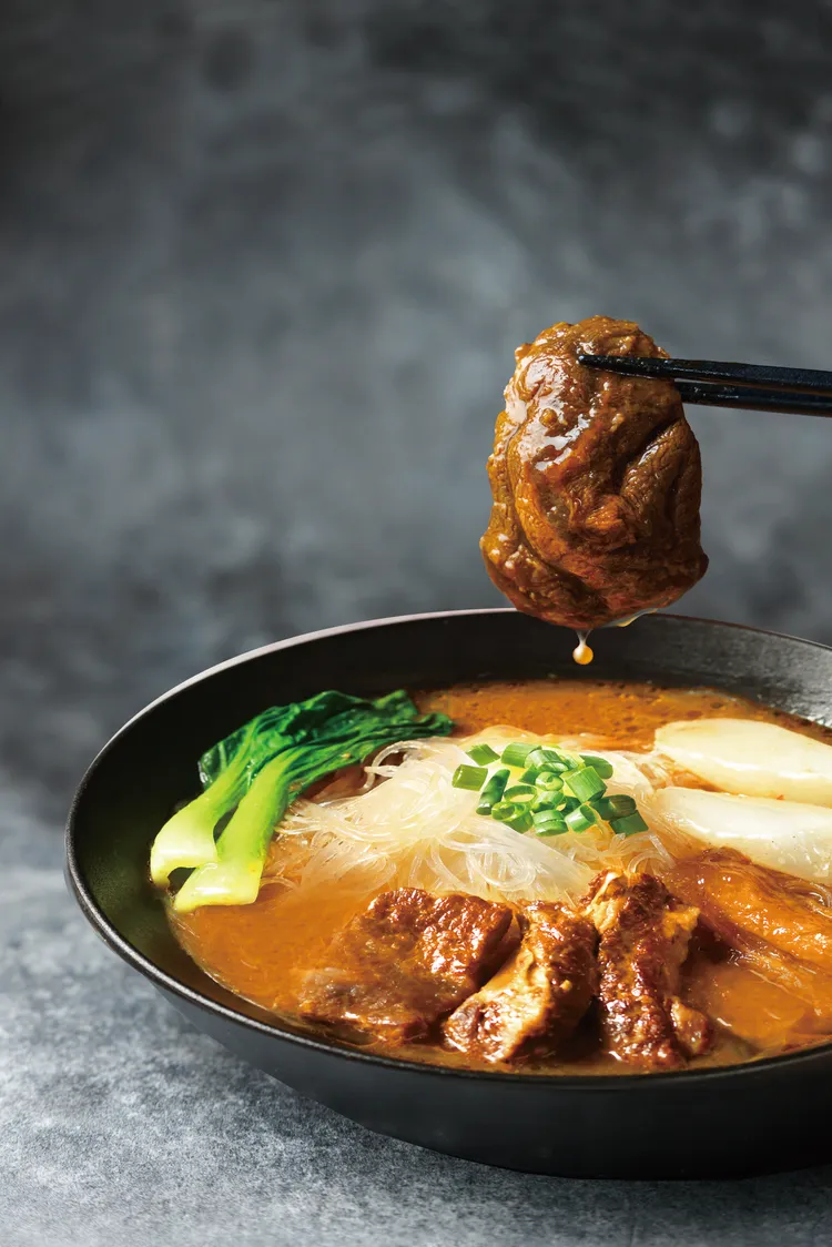 明（27日）起推出全新「金牌牛肉冬粉系列」，包含紅燒牛等3種口味。八方雲集提供