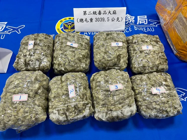 查扣大麻。航警局提供