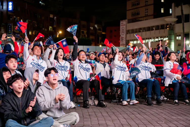 張善政在2強冠軍賽當天為中華隊加油。桃園市府提供
