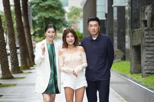 黃嘉千本色演出迪士尼邊唱邊跳 段鈞豪忍得好辛苦