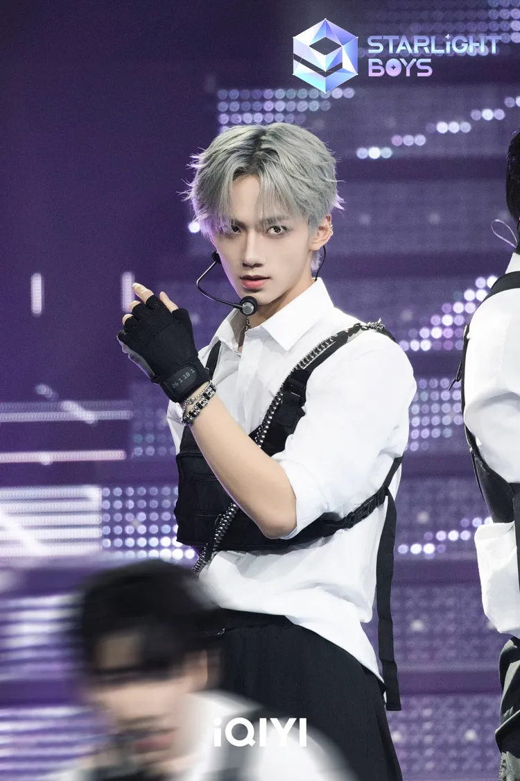 翟浚安憑藉15年的舞蹈經歷和優異表現，成功在節目《星光閃耀的少年》晉級。圖／愛奇藝國際站提供