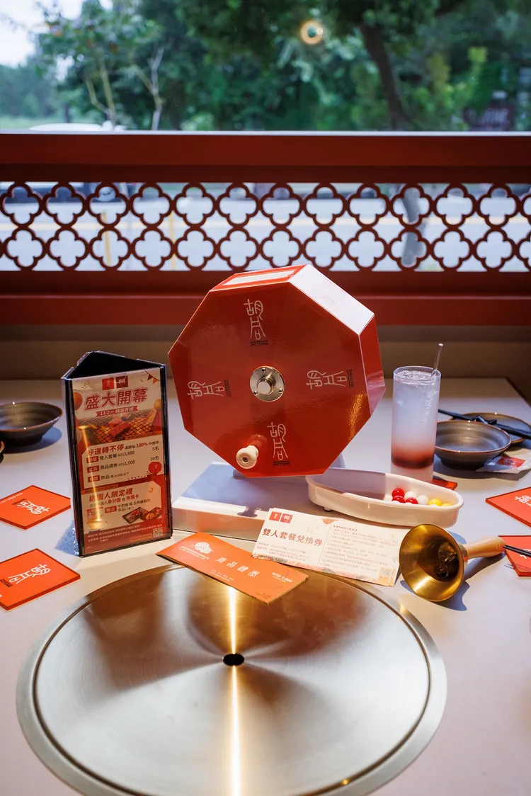 為歡慶「餬同燒肉14號店」開幕，即日起至11/30推出「好運轉不停」抽獎活動，有機會贏得價值3888元的雙人套餐。業者提供