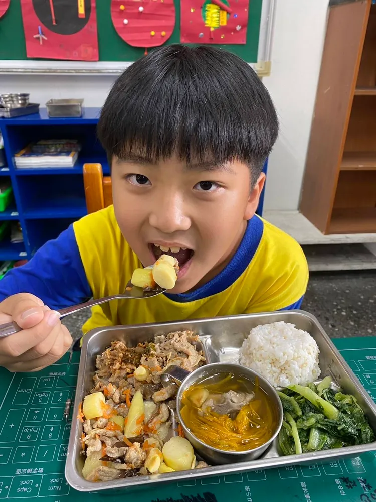 龍潭筊白筍導入學校營養午餐。農業局提供