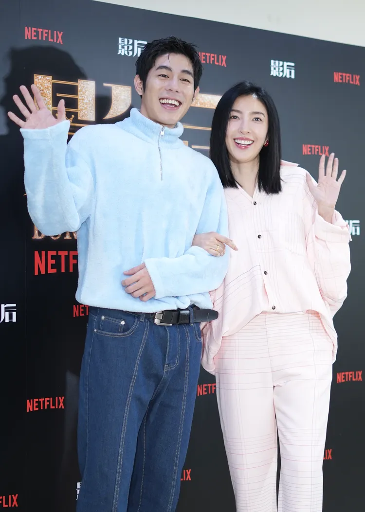 詹懷雲（左）和楊謹華譜姐弟戀太有火花，讓人藏不住姨母笑。彭欣偉攝