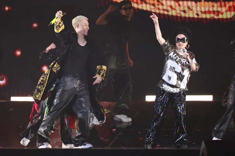 周湯豪演唱會與媽媽比莉合體共舞。彭欣偉攝