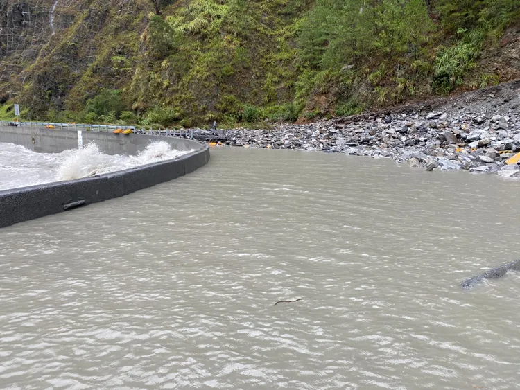 中橫便道青山段呈汪洋一片。谷關工務段提供