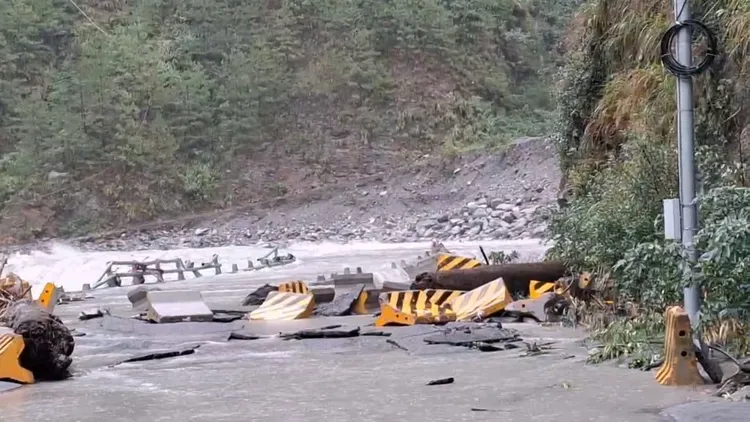 中橫便道青山段路面受損嚴重。台電提供