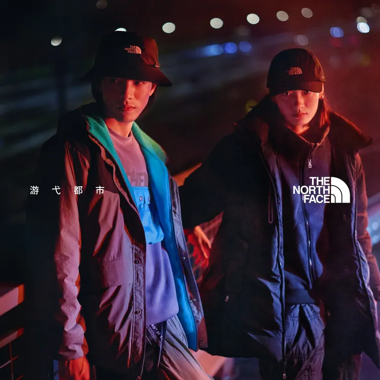 新系列替服裝注入飽和的光影色彩點亮灰黑冬季。品牌提供