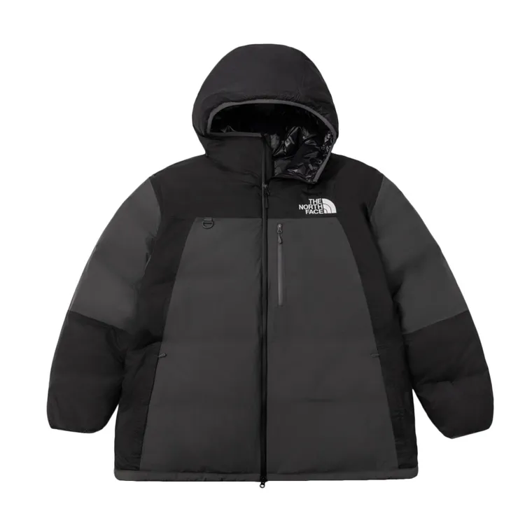 The North Face UE男款黑色DryVent防水透氣連帽羽絨外套，2萬7380元。品牌提供