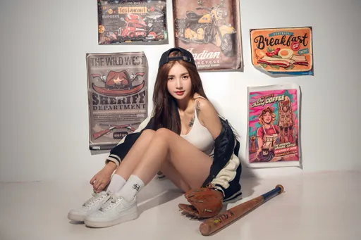 樂天女孩2025桌曆熱賣中 Dora性感初登場銷量直奔前三