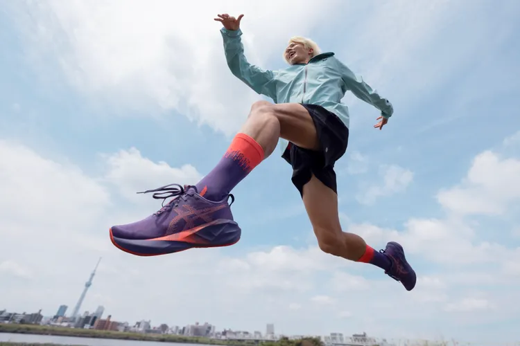 ASICS NOVABLAST 5在中底、鞋面皆經過升級，帶來更加回彈的腳感。品牌提供