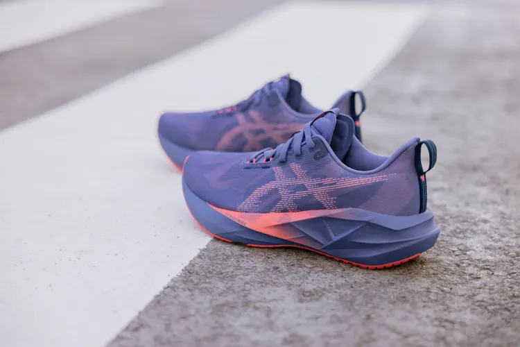 ASICS NOVABLAST 5首發配色魅力紫， 4580元。品牌提供