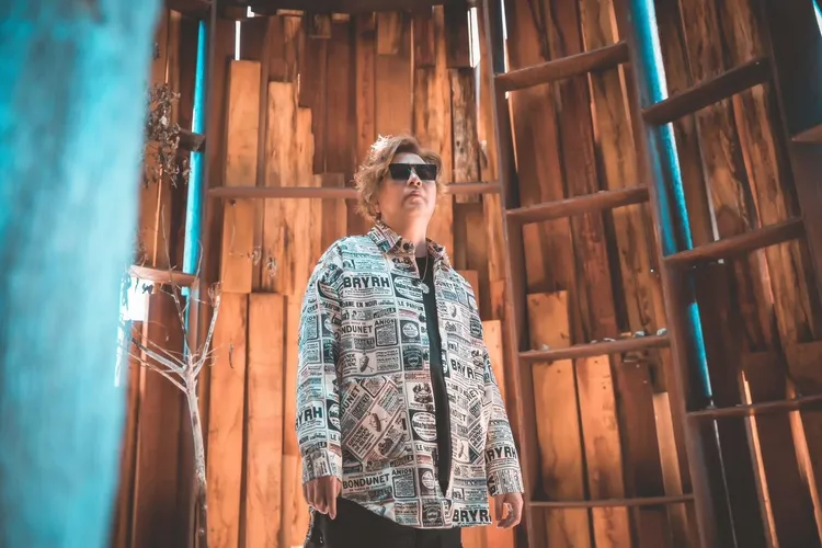 大飛是歌曲《跩個屁》的調音師。翻攝大飛臉書