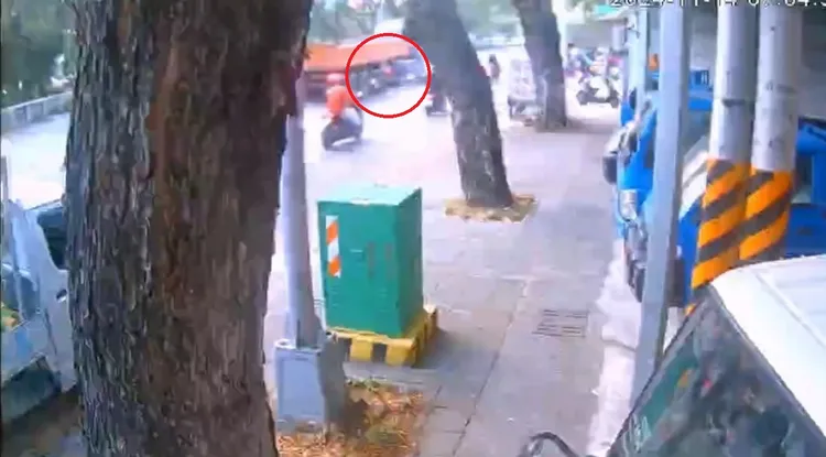 劉女失控撞向聯結車，慘遭爆頭身亡。民眾提供