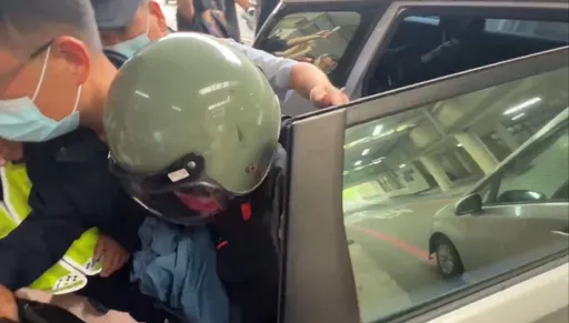 高雄年輕媽曾二度家暴！這次竟虐死親生兒　「對得起孩子嗎？」相驗時不發一語