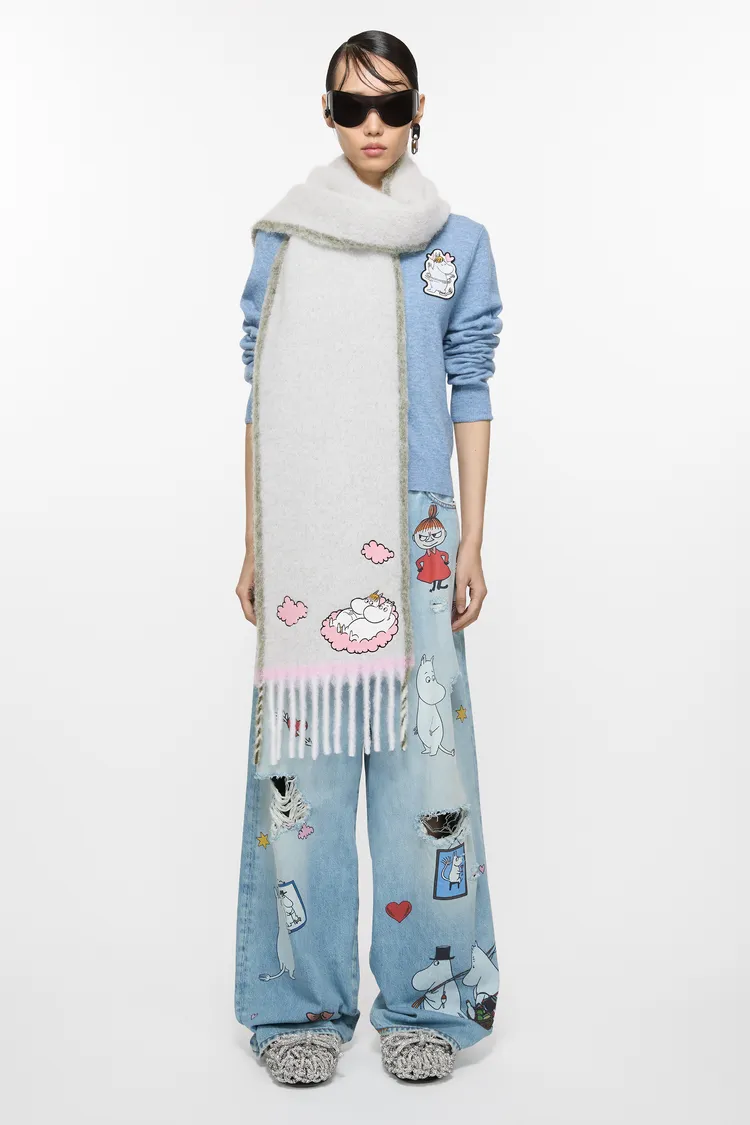 圍巾上也可以見到《嚕嚕米》的可愛樣貌。品牌提供