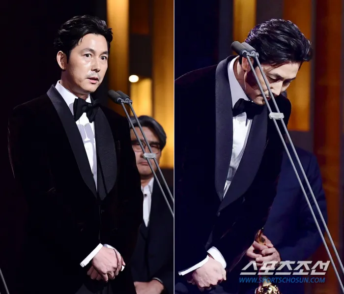 鄭雨盛把青龍獎當道歉大會，點頭示意致歉，挨轟沒誠意。翻攝朝鮮體育