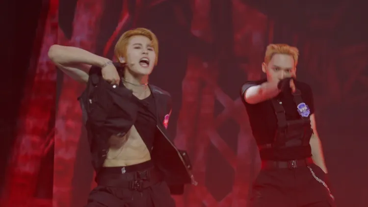 鄭美祥展露結實六塊肌進階夢之隊。天空娛樂提供