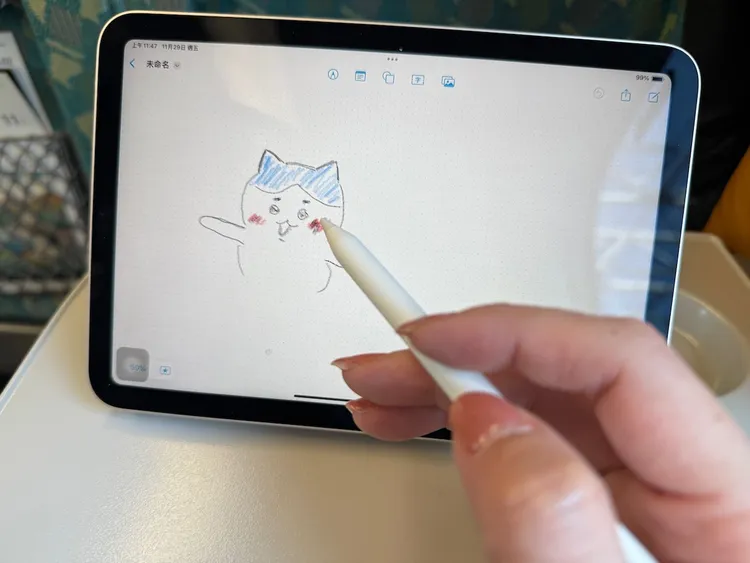 如果想要畫畫或手寫筆記，iPad mini 7支援Apple Pencil Pro使用。趙筱文攝影